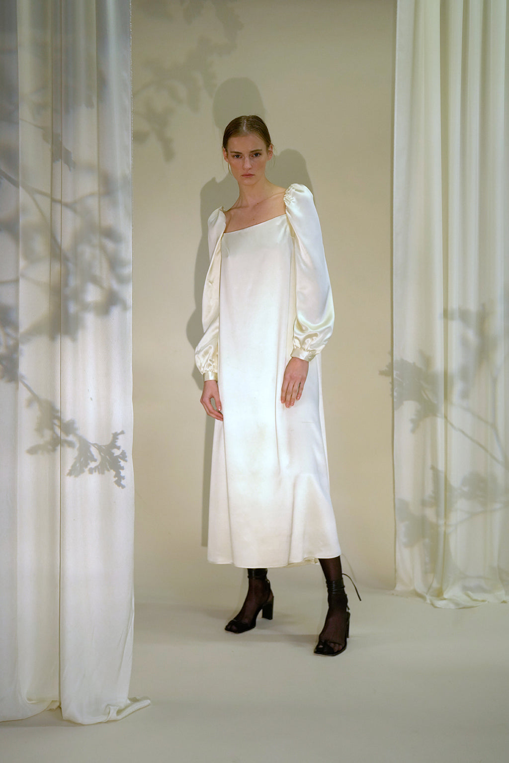 Rosaline dress | Off white - Satin silk